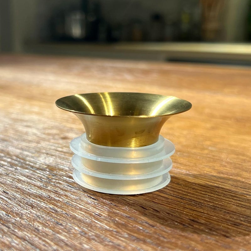 mayu Golden Pouring Spout - Elegant Gold Spout for the Swirl Pitcher Carafe - Stainless Steel with a Grade A Silicone Seal - Image 5