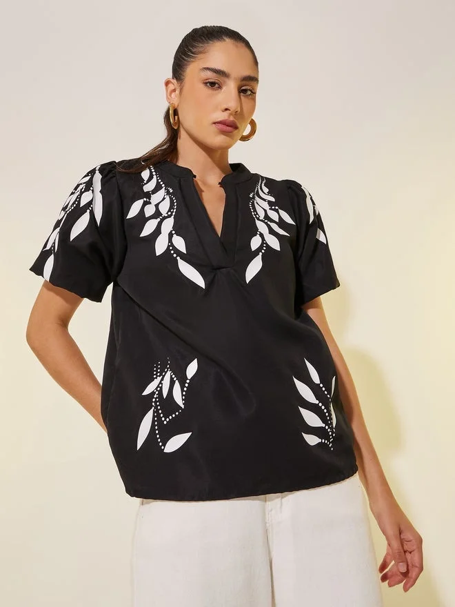 تايك تو بلوزة ستايلي بأكمام منفوشة وطبعة جرافيك