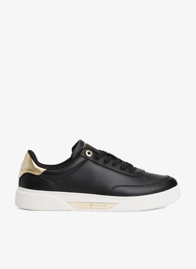 Essential Chic Court Sneaker