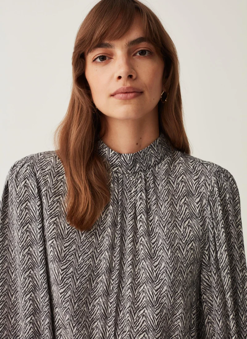 او في اس Short dress with herringbone print