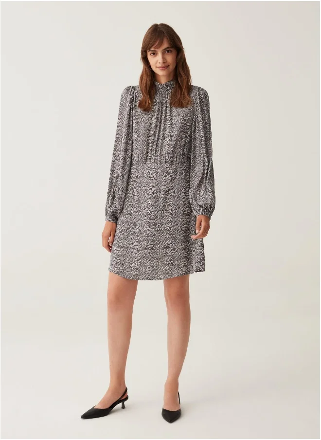 او في اس Short dress with herringbone print