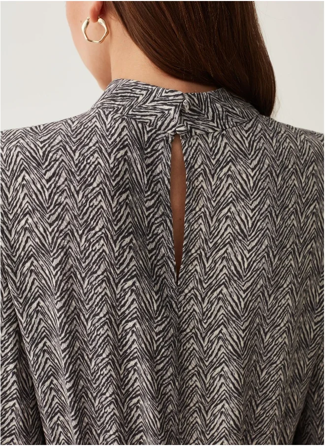 او في اس Short dress with herringbone print