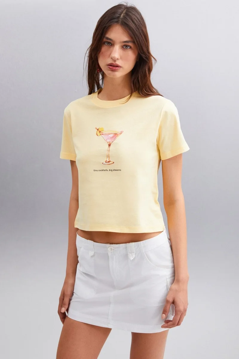 جريميلانج Ivonne Women's Cocktail Print Patterned Short Sleeve Organic Cotton Crew Neck Crop Yellow T-shirt