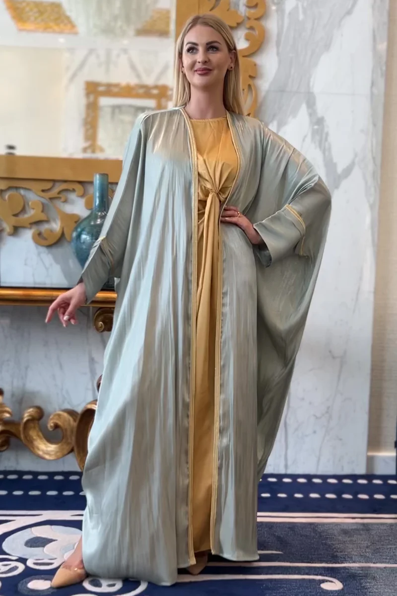 Moistreet Cape Sleeve Shimmer Bisht Abaya Set