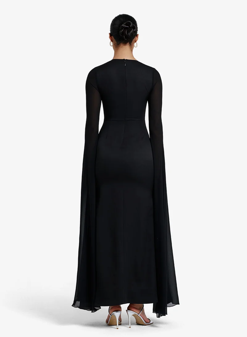 تشيس فستان بياقة دائرية وأكمام واسعة