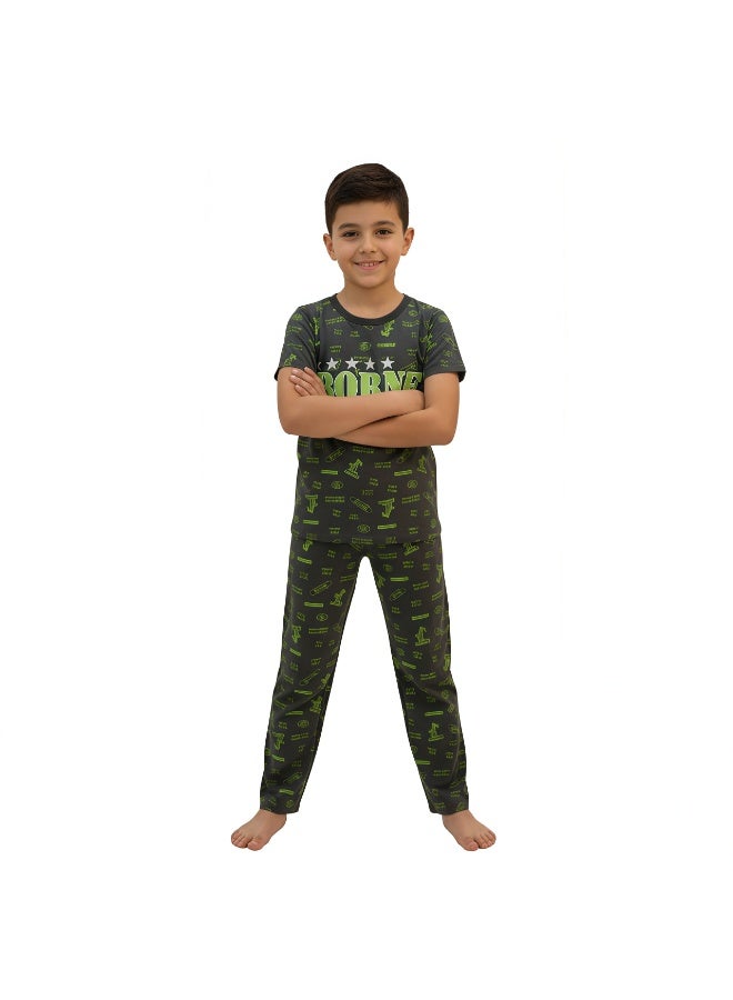 جوانا طقم بيجاما أولادي بطبعة "Borne" - قميص بأكمام قصيرة وبنطال طويل، أخضر - Image 2