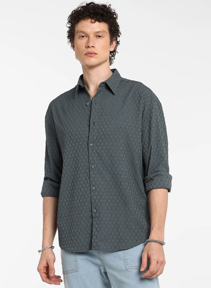 Campus Sutra Men's Charcoal Grey Honeycomb-Textured Oversized Shirt For Casual Wear | Spread Collar | Long Sleeve | Button Closure | Oversized Shirt Crafted With Comfort Fit For Everyday Wear