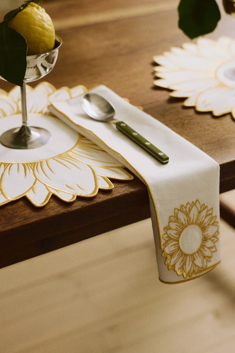 H&M 4-pack embroidery-detail linen-blend napkins