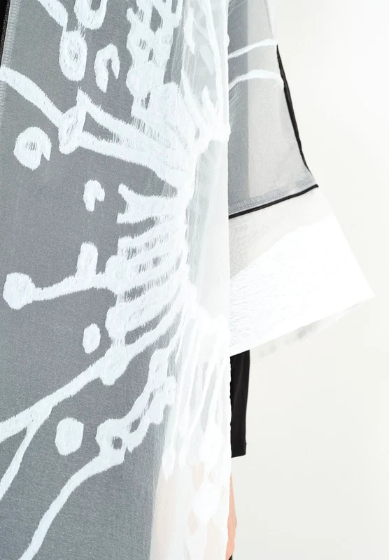 Thouq Beautiful Symmetrical Chiffon Jalabiya with V-Neckline With kimono Sleeves