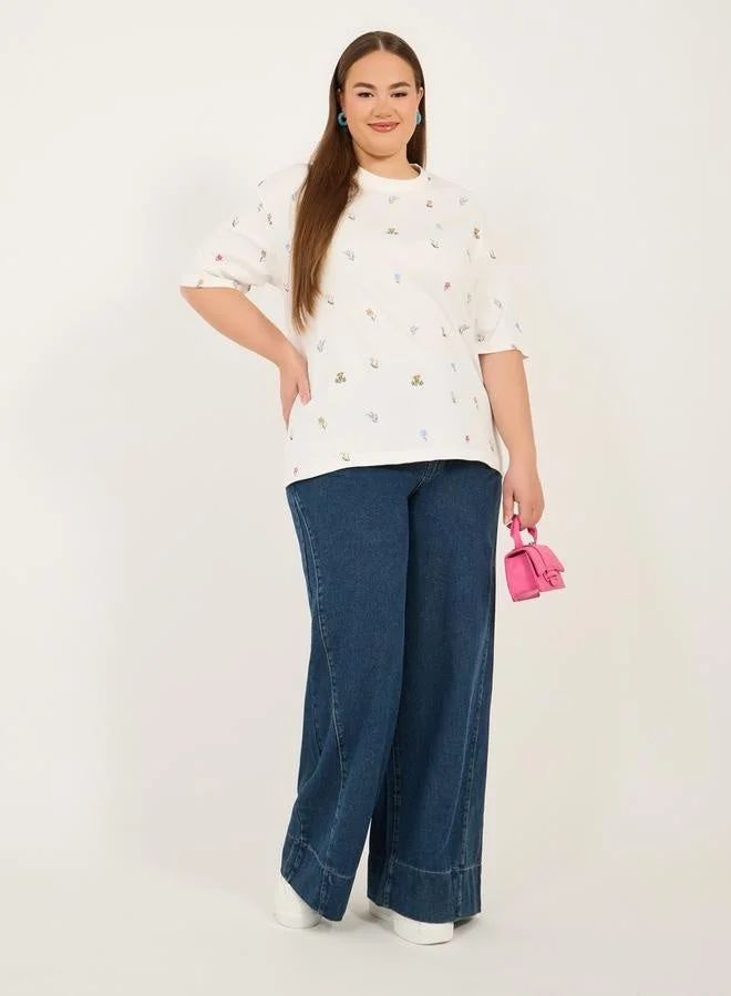 Styli Styli Plus Size Oversized All Over Floral Embroidered T-Shirt