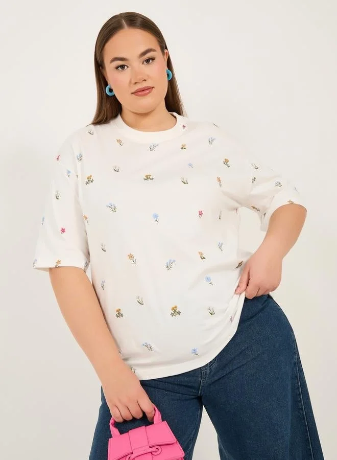 Styli Styli Plus Size Oversized All Over Floral Embroidered T-Shirt