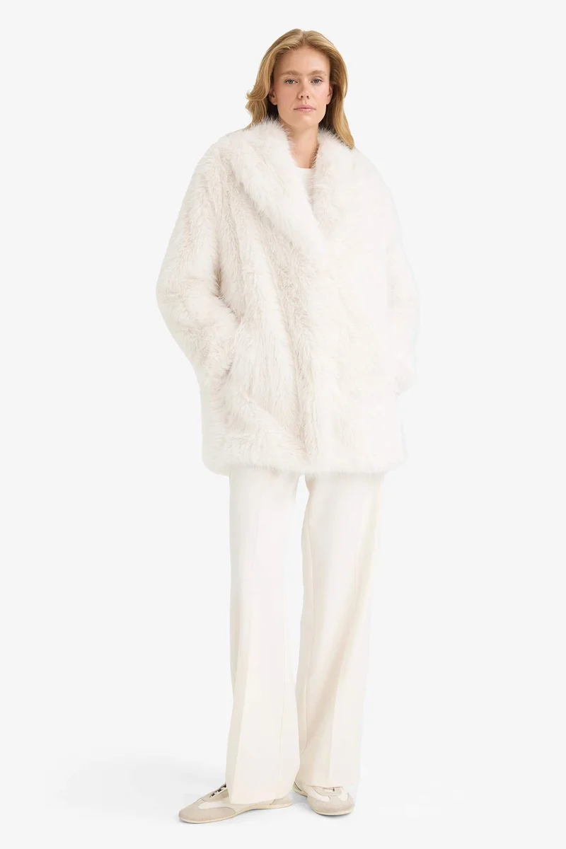 ديفاكتو Regular Fit Zippered Faux Fur Jacket