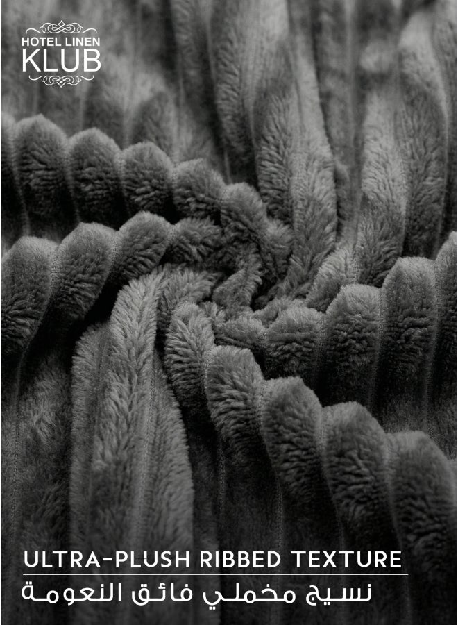 Hotel Linen Klub بطانية ميكروفليس فائقة النعومة مفردة (150x200 سم) – بطانية خفيفة الوزن 300GSM بنمط خطوط، دافئة وقابلة للتنفس للاستخدام على مدار السنة، رمادي - Image 5
