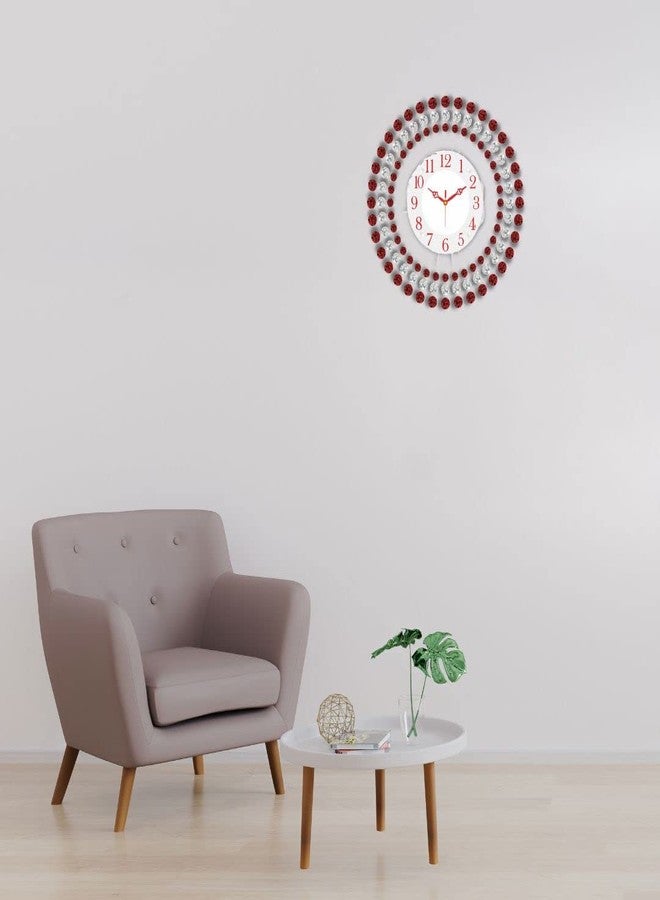 CHRONIKLE ساعة حائط معدنية دائرية مرصعة بالألماس بتصميم زهري أنيق من CHRONIKLE، مناسبة لغرفة المعيشة، ديكورات منزلية، هدايا مكتبية (الحجم: 37 × 5 × 37 سم | اللون: أحمر | الوزن: 830 جرام) - Image 3