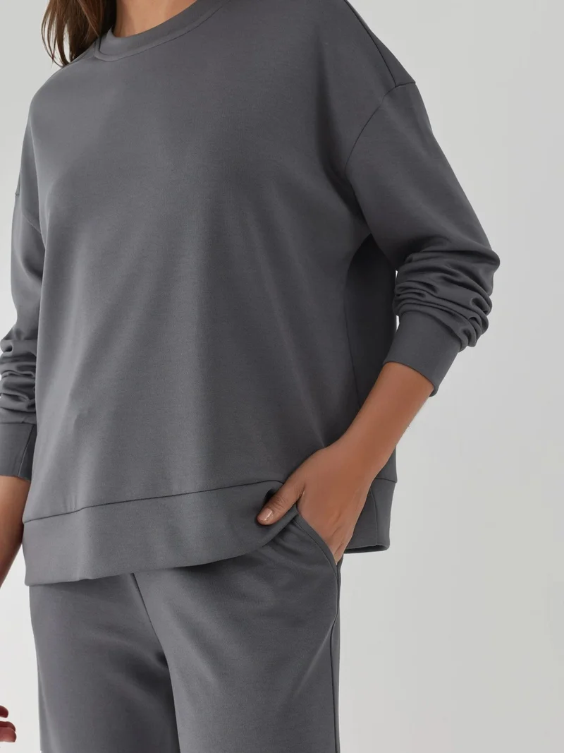 زوبعة طقم قطعتين سويت شيرت أساسي بلمسة مودال وبنطلون واسع الساق