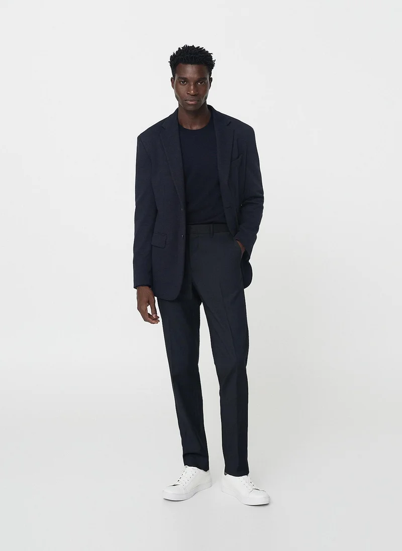 مانجو مان بليزر بقصة ضيقة بنقوش دقيقة