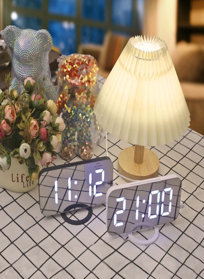 ساعة منبه رقمية من WulaWindy، شاشة LED كبيرة عاكسة، مزودة بشاحن USB، ووظيفة الغفوة، ووضع التعتيم، تُثبت على الحائط، بجوار الكمبيوتر، لغرفة النوم (أبيض) - Image 3