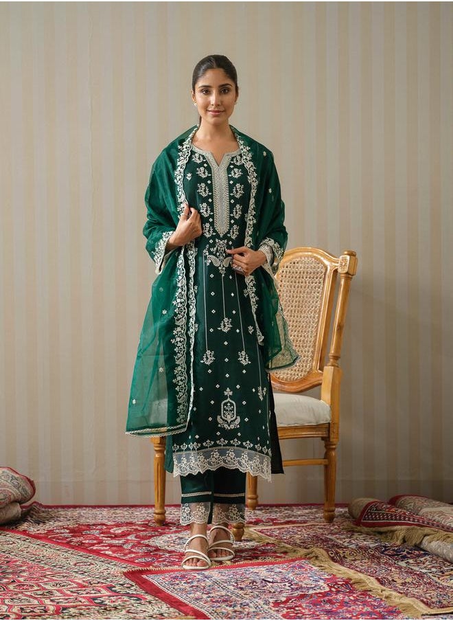 DW Embroidered Straight Kurta with Trouser and Dupatta Set by Styli  - Image 1
