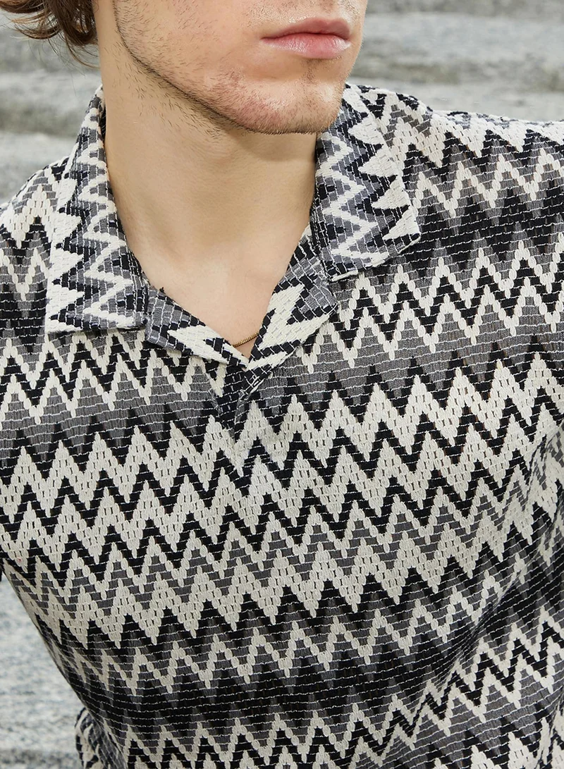 كامبوس سوترا Men's Moon Grey & Off White Zig-Zag Knit Polo T-Shirt