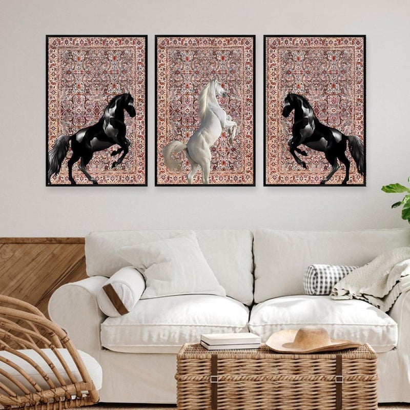 ماركتنا ثلاث لوحات قماشية بتصميم حصان مع برواز مجوف مقاس (90×40) ثلاث قطع - Image 2