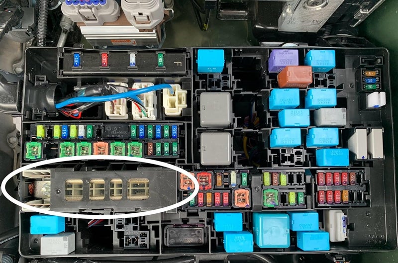 EAPP 82620-0C030 826200C030 Fusible Link Block Assembly Compatible Replacement for Toyota Tundra Sequoia Landcruiser & Lexus LX570 Vehicles. 180 Amp Main alternator Fuse with 150 Amp Auxillary Circuit - Image 4