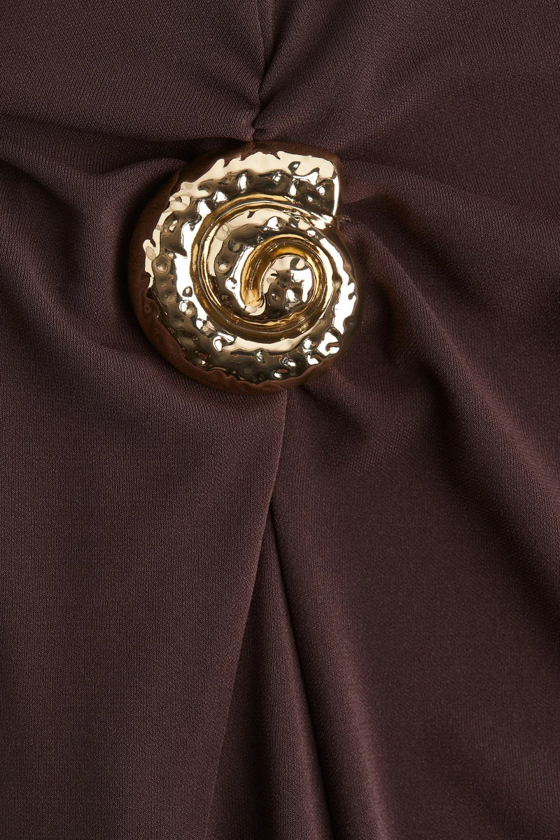 اتش اند ام تنورة بتصميم واسع من الأسفل