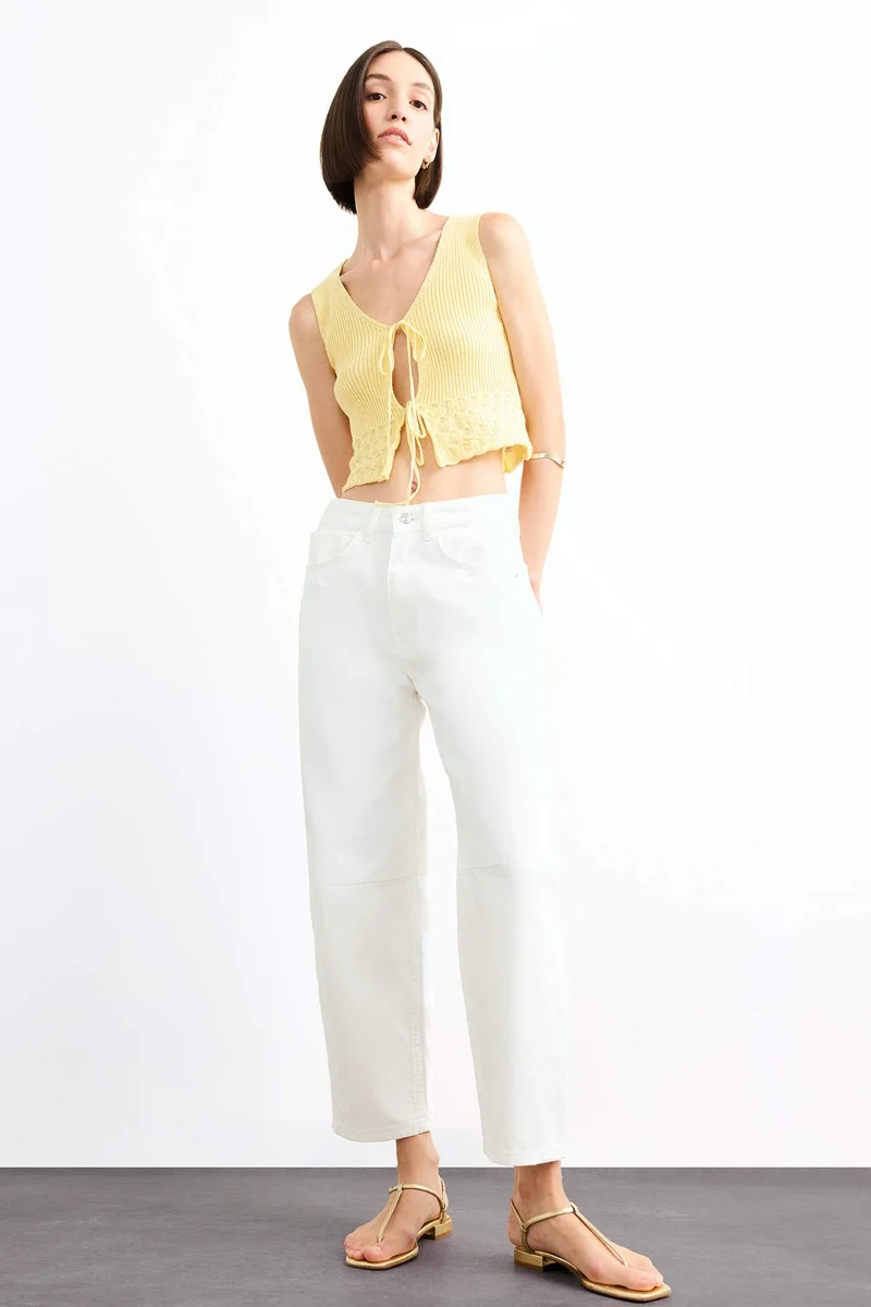 ديفاكتو V Neck Front Tie Knit Blouse