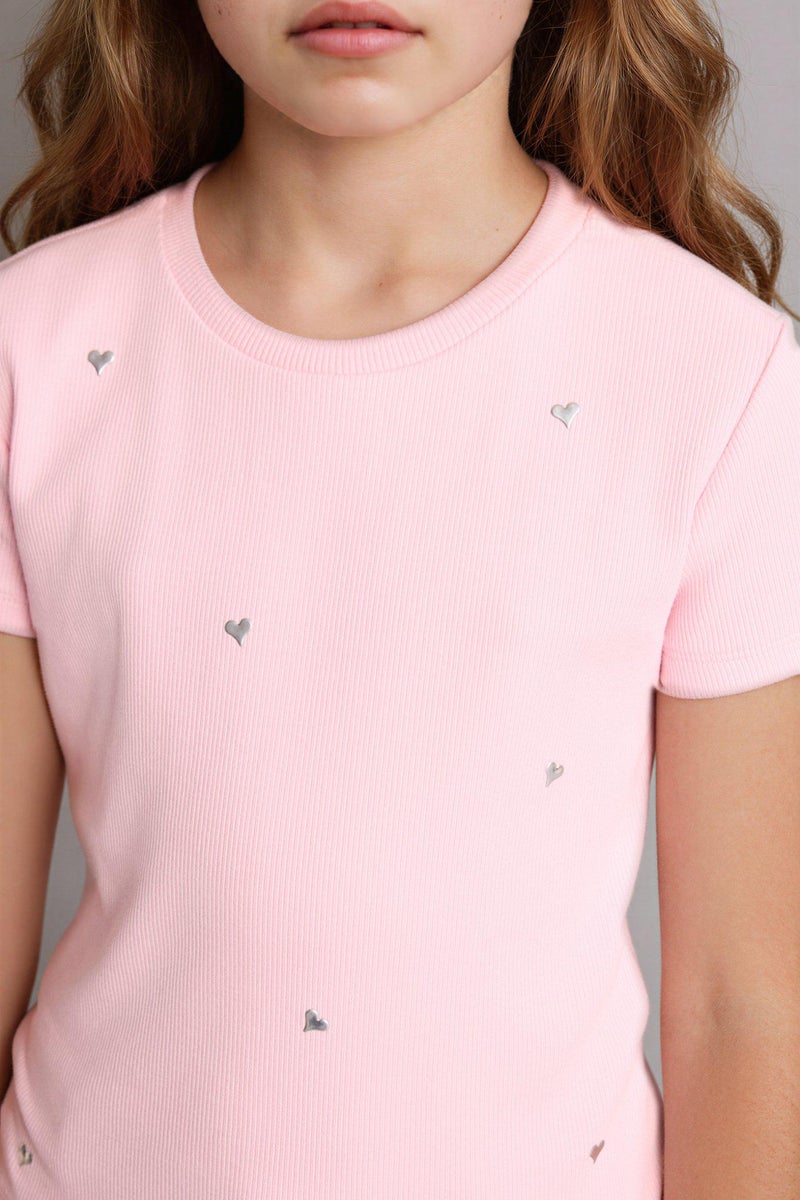 ديفاكتو تيشيرت بناتي نص كم مضلع قصة عادية بطبعة قلب - Image 4
