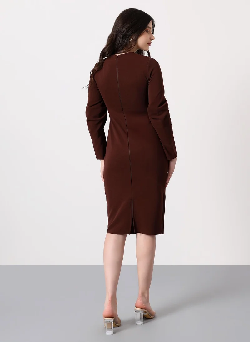 PINACOLADA  Women's Chocolate Brown Off-Shoulder Bodycon Dress | فستان نسائي | كم طويل | بنقشة سادة | طول قصير/حتى الركبة | كاجوال ويومي | طاقم الرقبة for Women | Best Price UAE