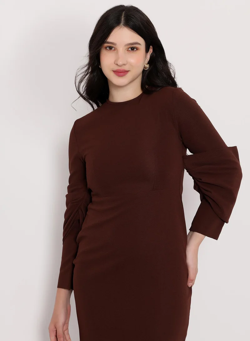 Women's Chocolate Brown Off-Shoulder Bodycon Dress | فستان نسائي | كم طويل | بنقشة سادة | طول قصير/حتى الركبة | كاجوال ويومي | طاقم الرقبة