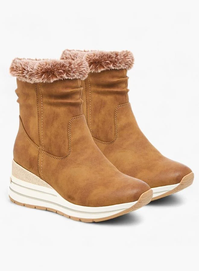 سيليست بوت نسائي بكعب ويدج بسحاب وتفاصيل قطيفة