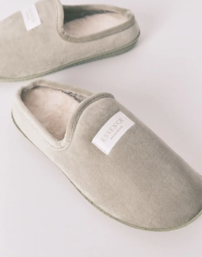 women'secret Green Velour Slippers