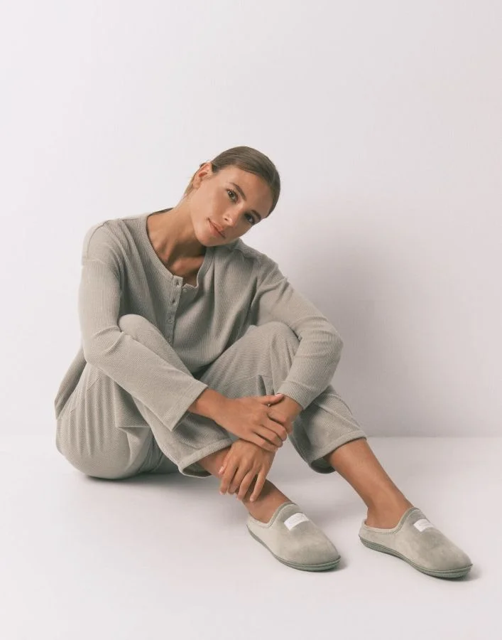 women'secret Green Velour Slippers