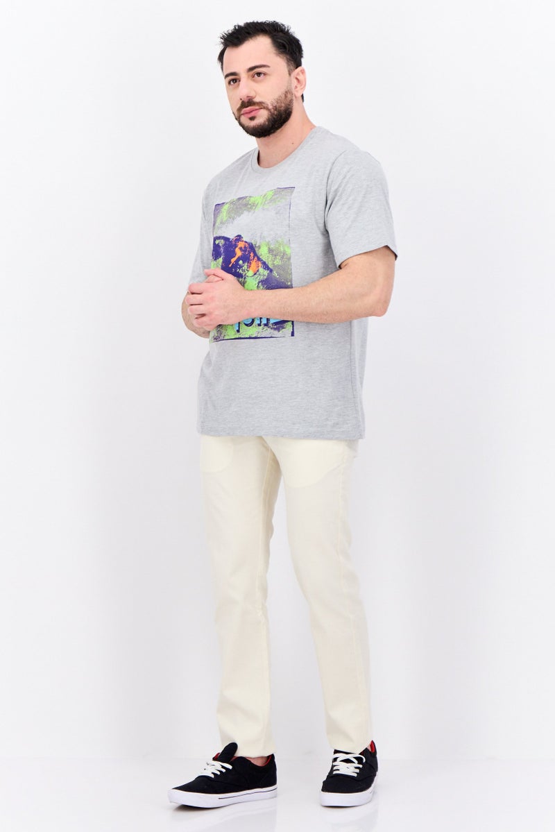 Gotcha تي شيرت رجالي بأكمام قصيرة وياقة دائرية بطباعة جرافيك، مزيج رمادي - Image 4
