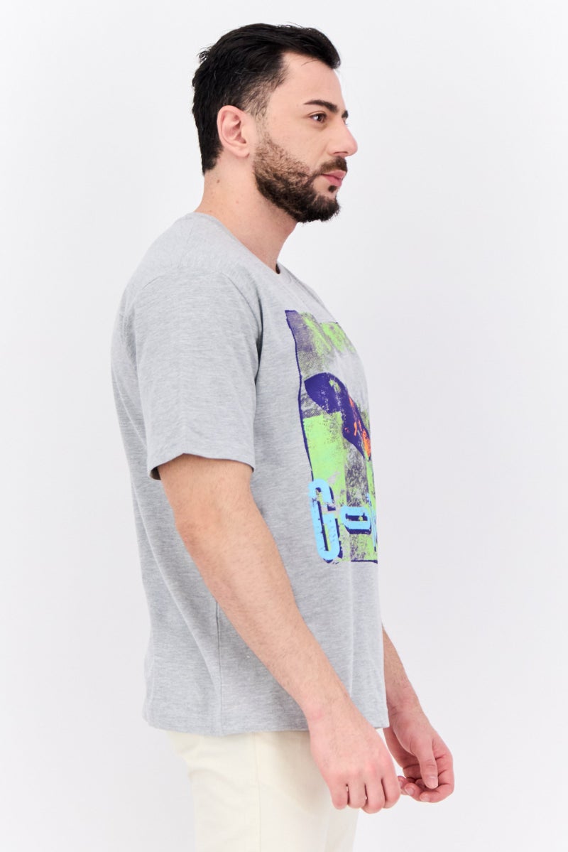 Gotcha تي شيرت رجالي بأكمام قصيرة وياقة دائرية بطباعة جرافيك، مزيج رمادي - Image 2