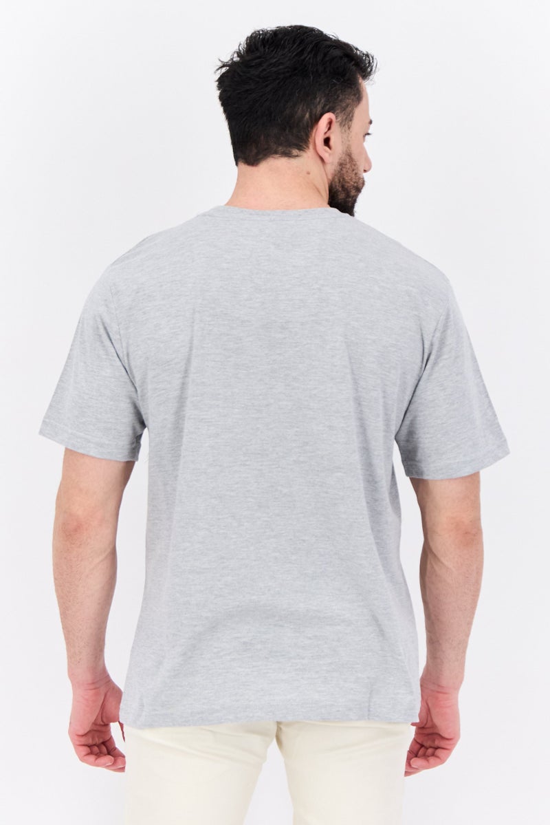 Gotcha تي شيرت رجالي بأكمام قصيرة وياقة دائرية بطباعة جرافيك، مزيج رمادي - Image 3