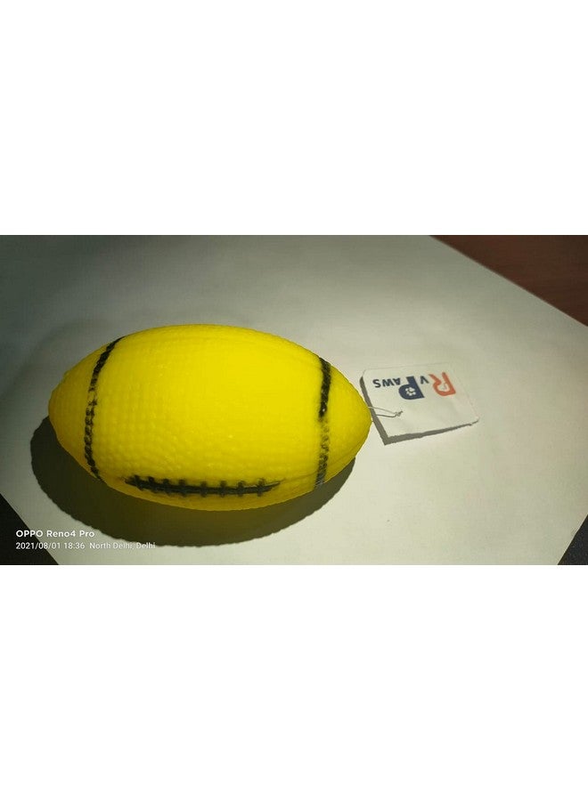 لعبة كرة الرجبي للكلاب تصدر صوت صرير، متوسطة الحجم (قد يختلف اللون) - Image 3