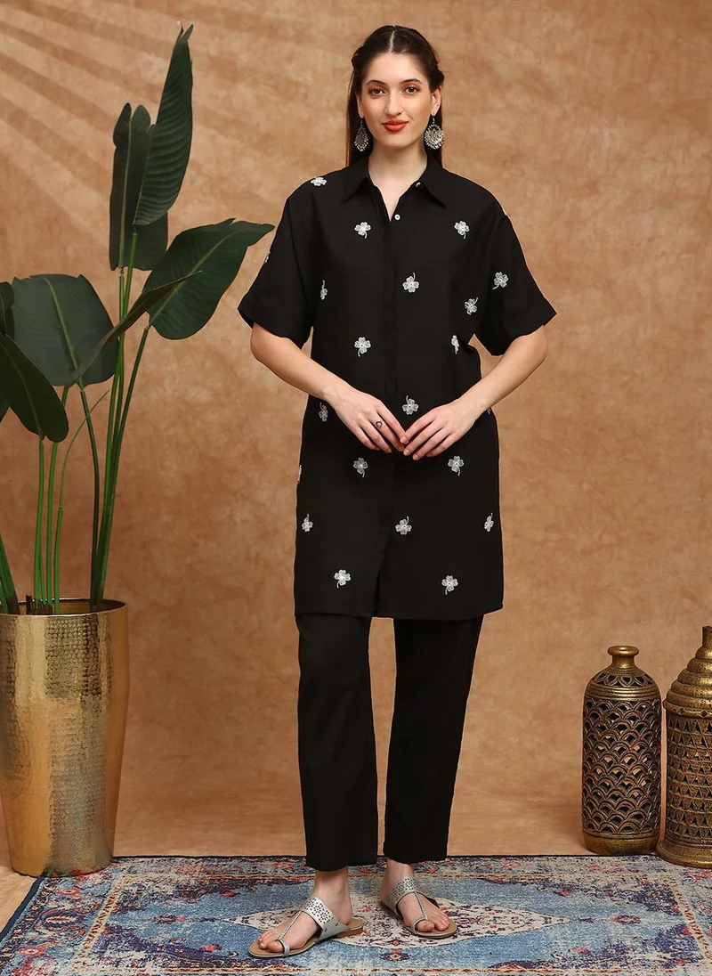 جلو باص Globus Women's Black Shirt Collar Floral Embroidery Detail Kurta Set