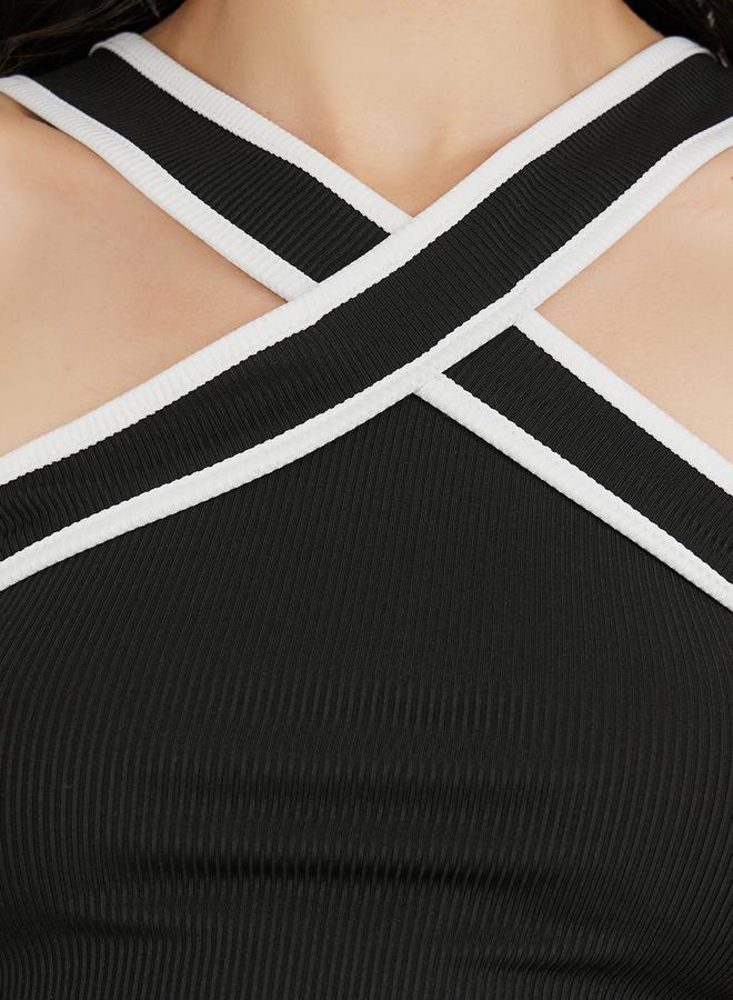 تايك تو بلوزة كامي قصيرة بياقة هالتر متقاطعة ومضلعة - Image 3