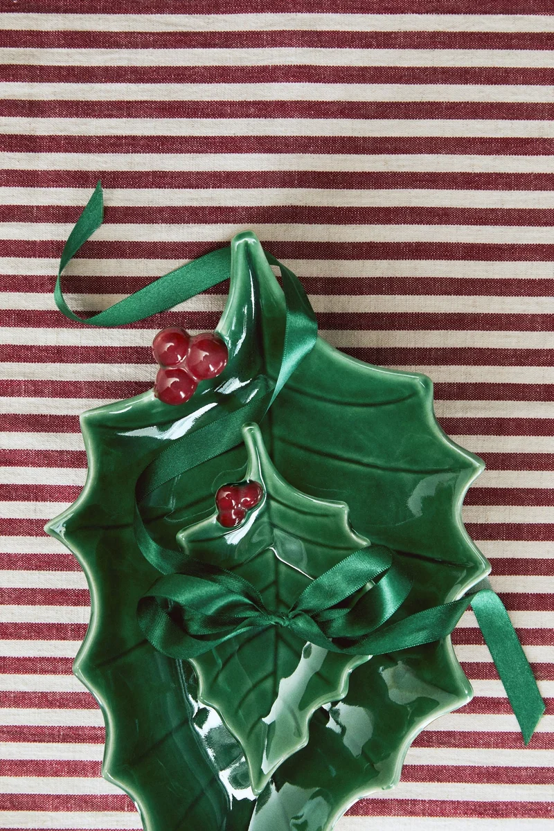 اتش اند ام سلطانية تقديم من الفخار بحجم صغير جداً