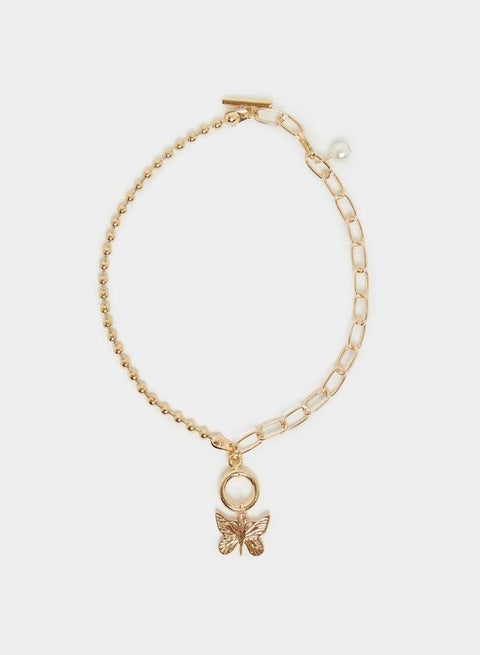 سوار بفراشة متدلية