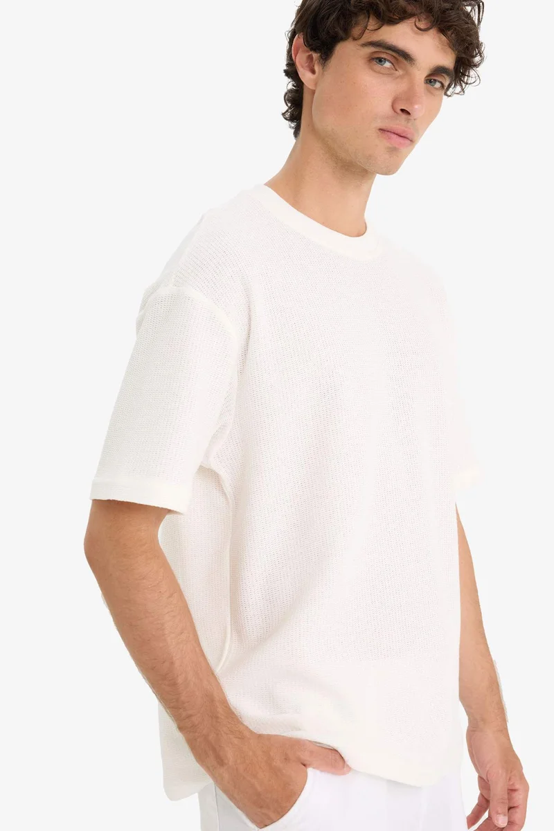 ديفاكتو Boxy Fit Crew Neck Textured Short Sleeve T-Shirt
