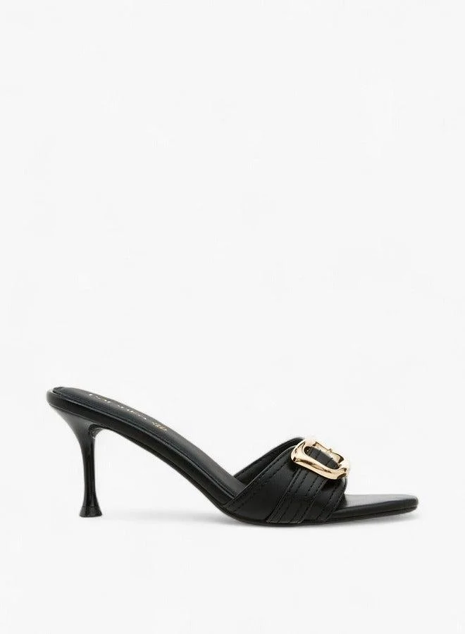 بابريكا صنادل سهلة الارتداء بكعب خنجر وزخرفة بإبزيم