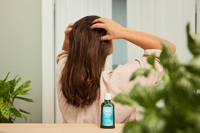 Weleda شامبو ويليدا بزيت إكليل الجبل المنعش مع حمض الهيالورونيك لنمو الشعر الشعر الخفيف تساقط الشعر خالي من السيليكون والكبريتات لفروة رأس صحية للنساء والرجال طبيعي عضوي 250 مل - Image 4