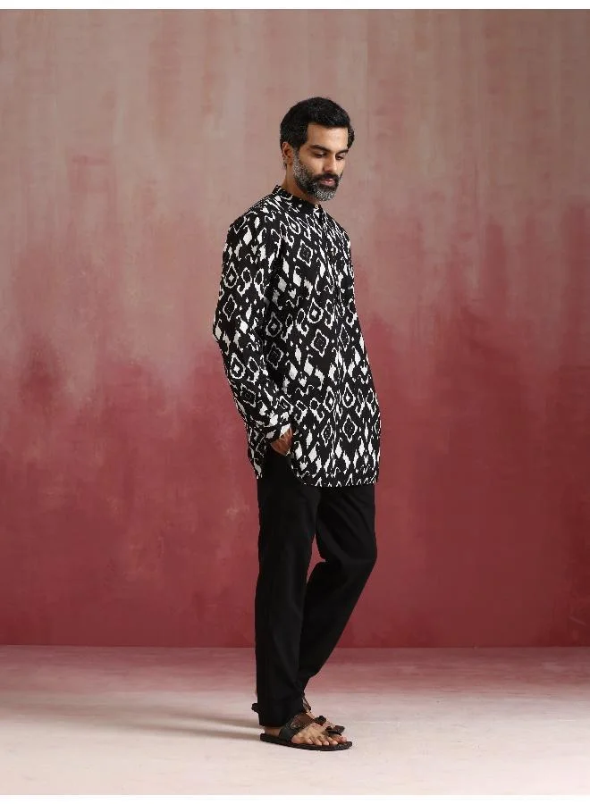 trueBrowns Men's Black Ikat Print Mandarin Collar Kurta Co-ord set