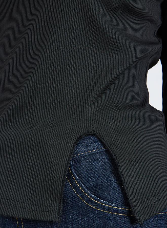 ستايلي تيشيرت بأكمام طويلة وتفاصيل مضلعة - Image 4