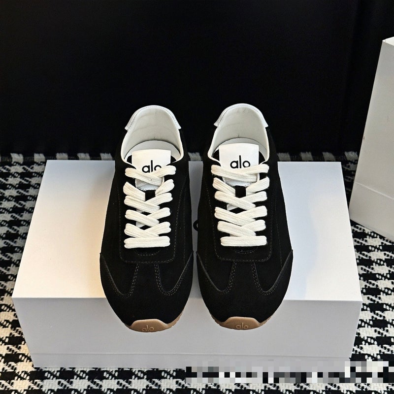 Unisex Retro Lace-up Suede Low Top Sneaker - Image 5