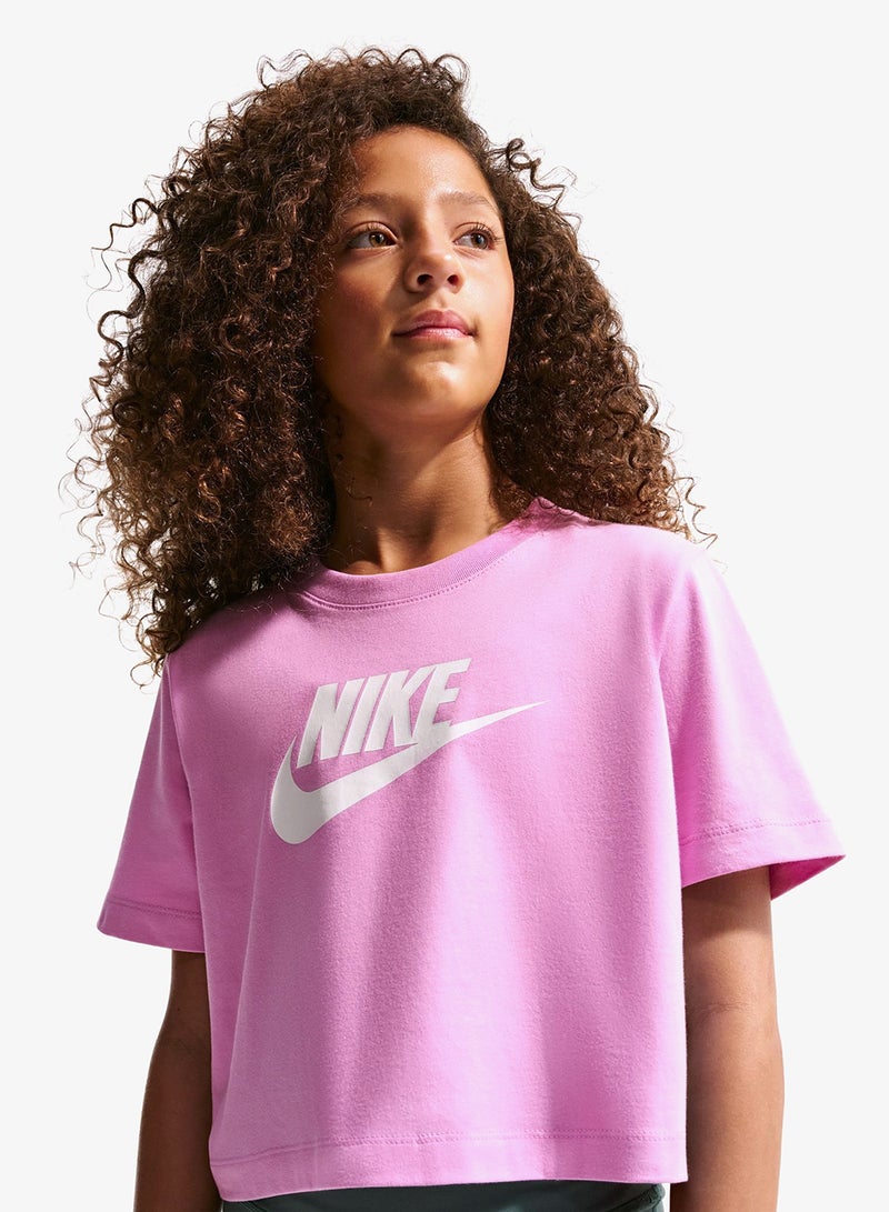 Nike Youth Nsw Cropped Futura T-Shirt - Image 3