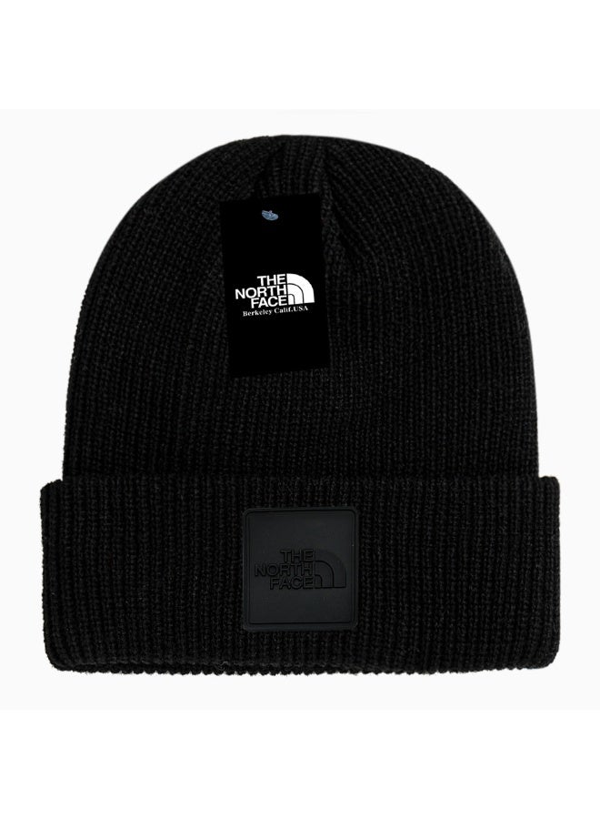 The North Face Black Ribbed Knit Beanie – Sleek Warm Winter Hat with Subtle Brand Logo 558Size