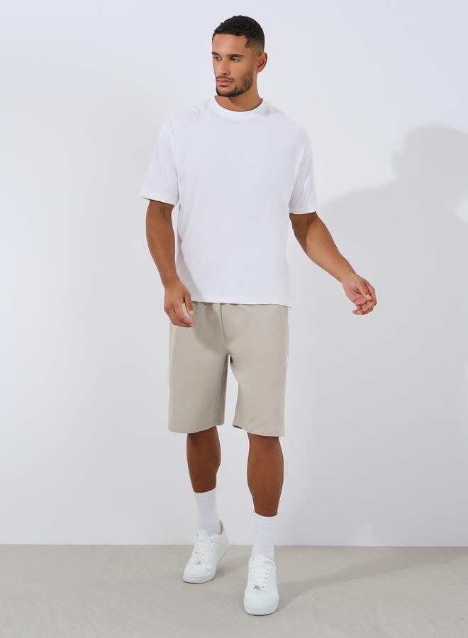 ستايلي شورت واسع بطبعة شعار - Image 2